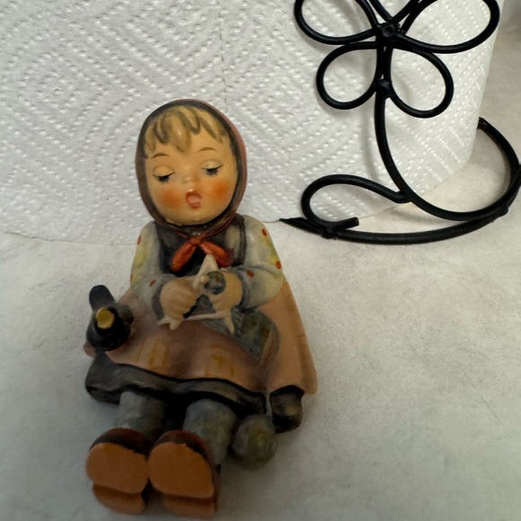 Vintage Hummel Little Girl Figurine - Picture 1 of 3
